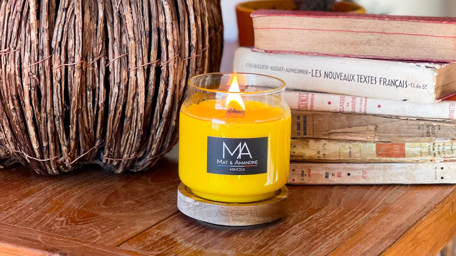 5 astuces pour nettoyer les taches de cire sur les meubles